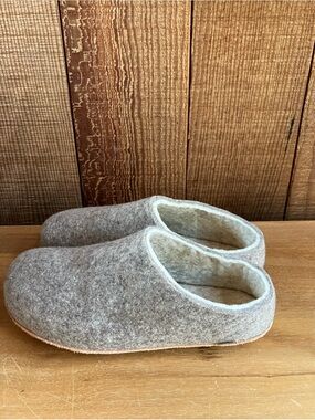 Tova (Size 42 - US men’s 9) Felted Wool Slippers Cozy Minimalist Scandi